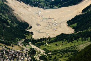 Le village de Blatten a été défiguré, le 28 mai 2025 (photo d'archives). KEYSTONE/JEAN-CHRISTOPHE BOTT